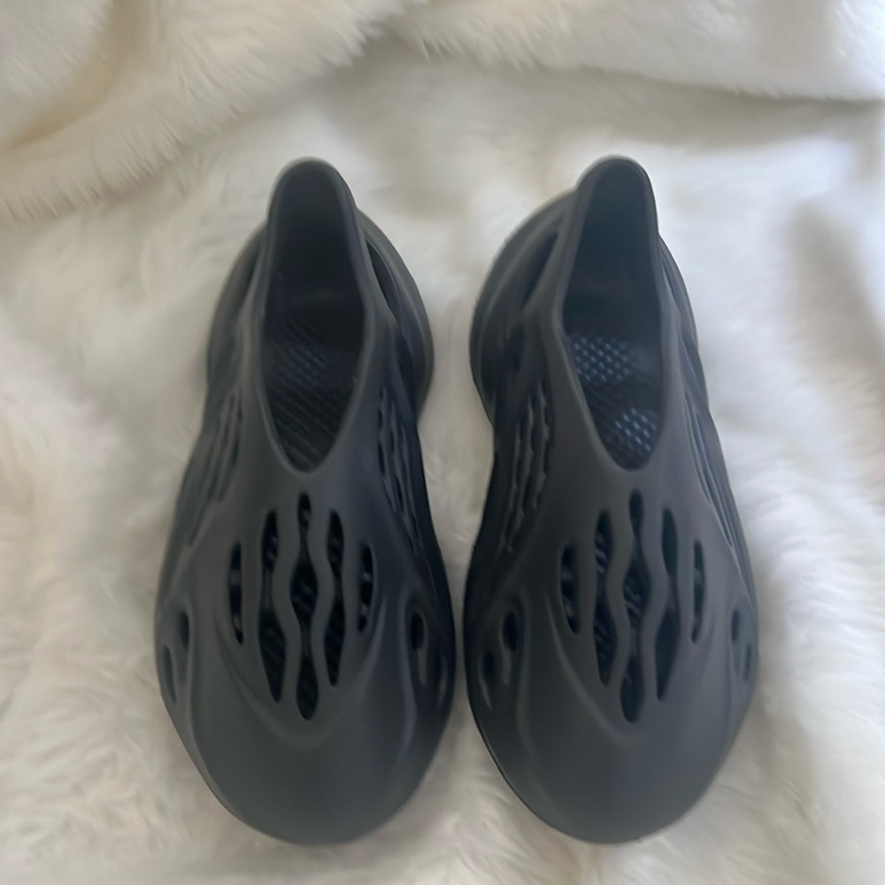 Yeezy Onyx foam runner Men’s size 9
